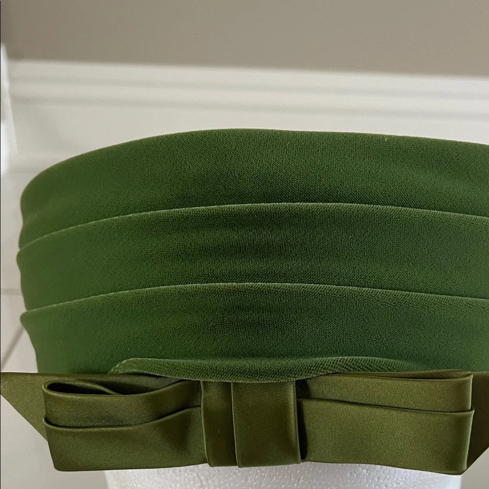 Elegant Vintage Velvet Green Pillbox Hat with Bow Detail - Picture 4 of 9